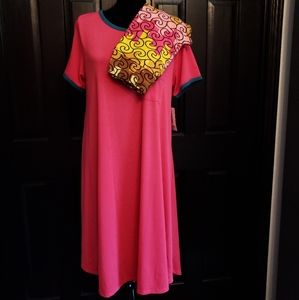 Outfit Lularoe medium pink Carly & OS leggings